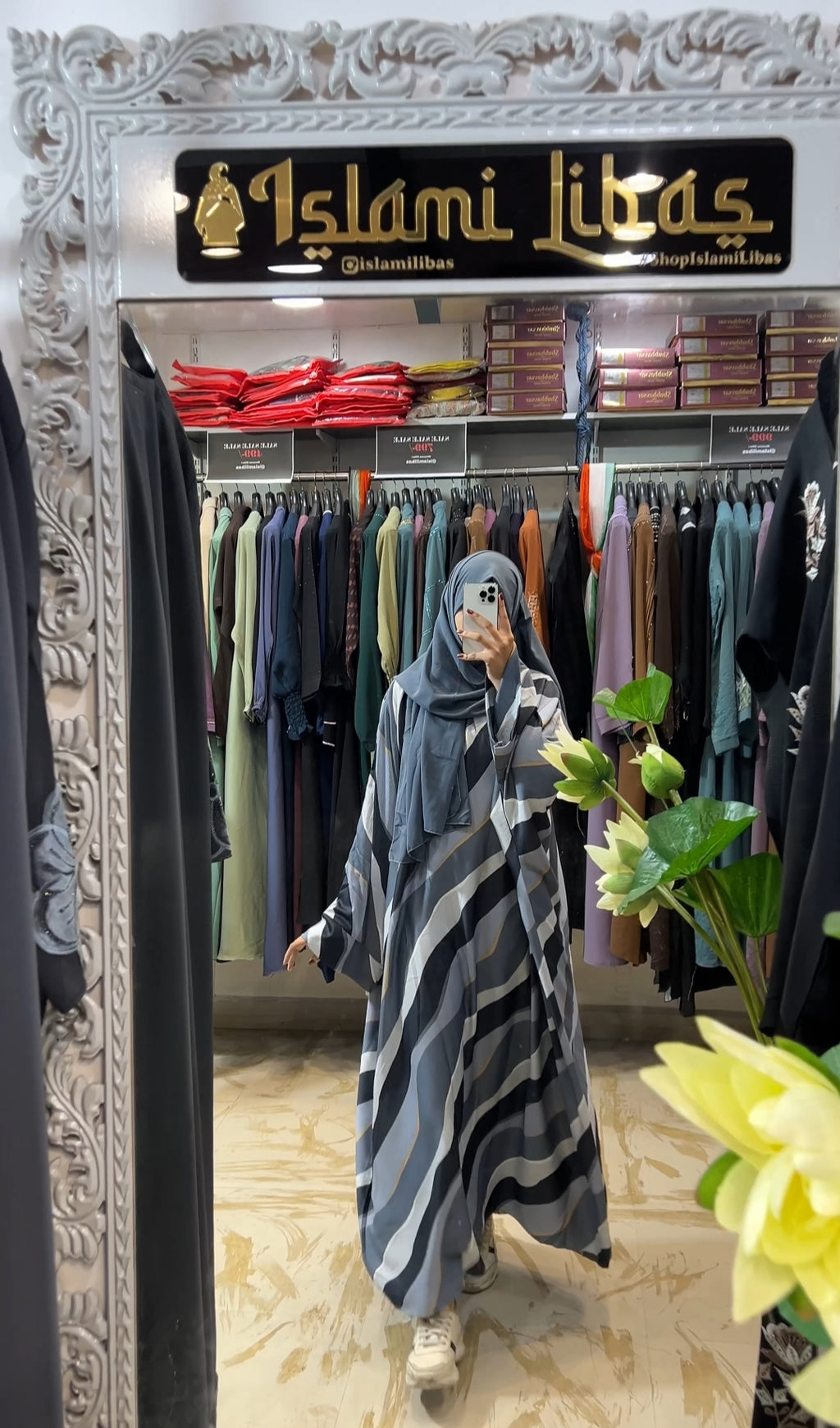 Aalia Striped Abaya